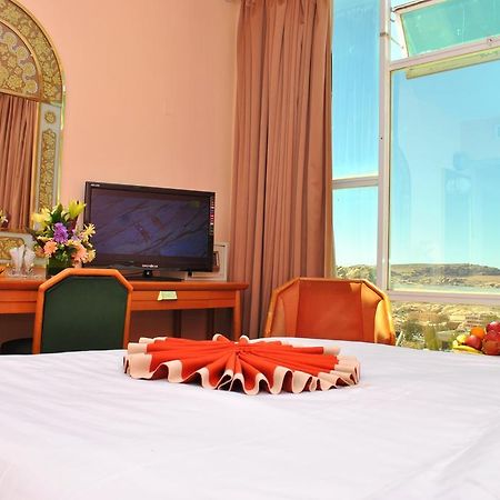 Candles Hotel Вади Муса Экстерьер фото