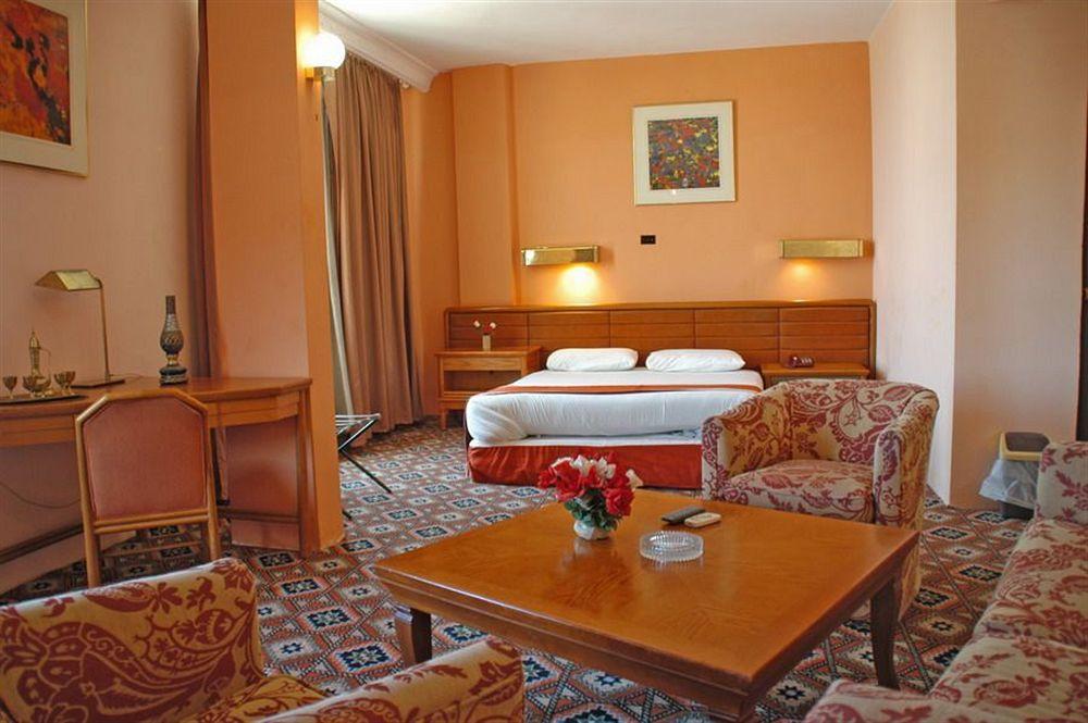 Candles Hotel Вади Муса Экстерьер фото