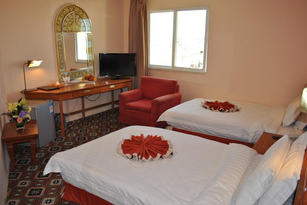 Candles Hotel Вади Муса Экстерьер фото